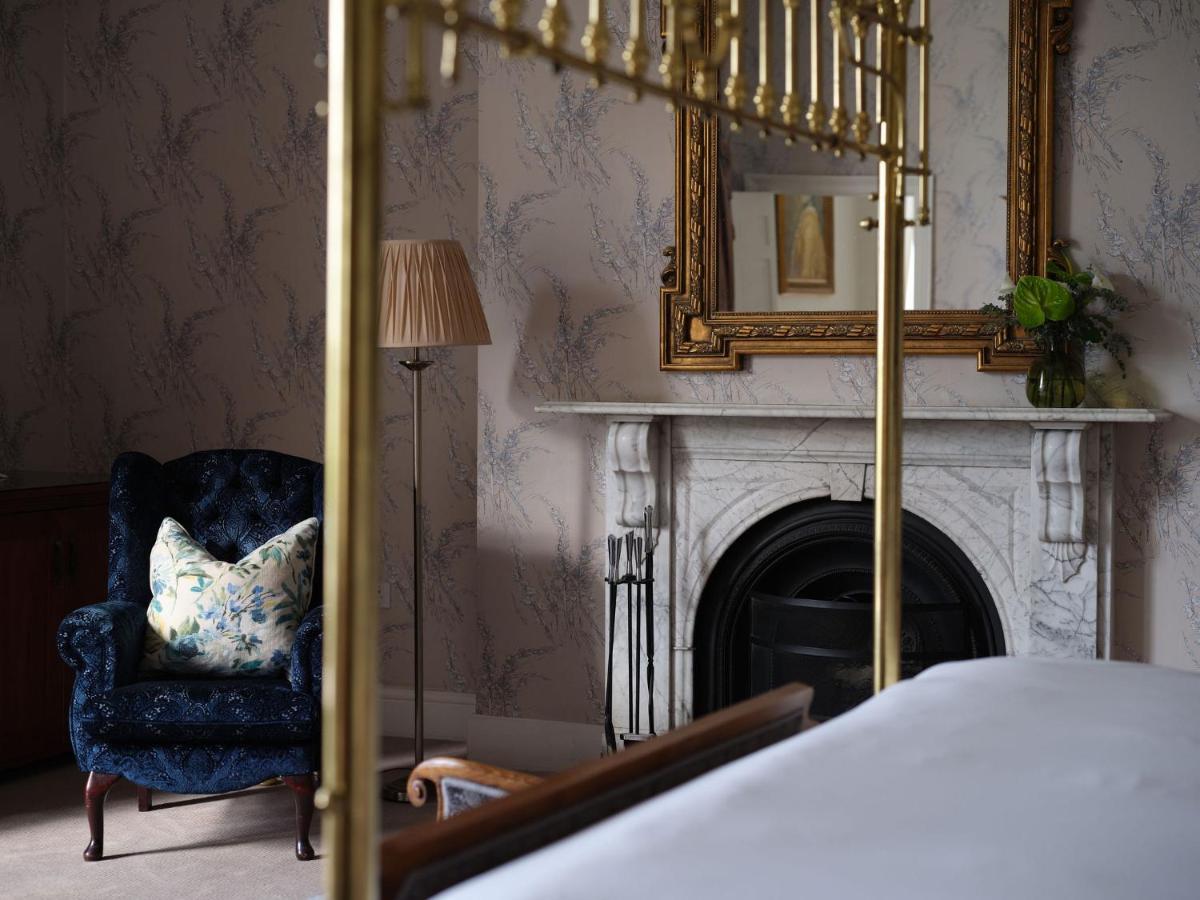 Hotel Lyrath Estate Kilkenny Exterior foto A bedroom at the hotel