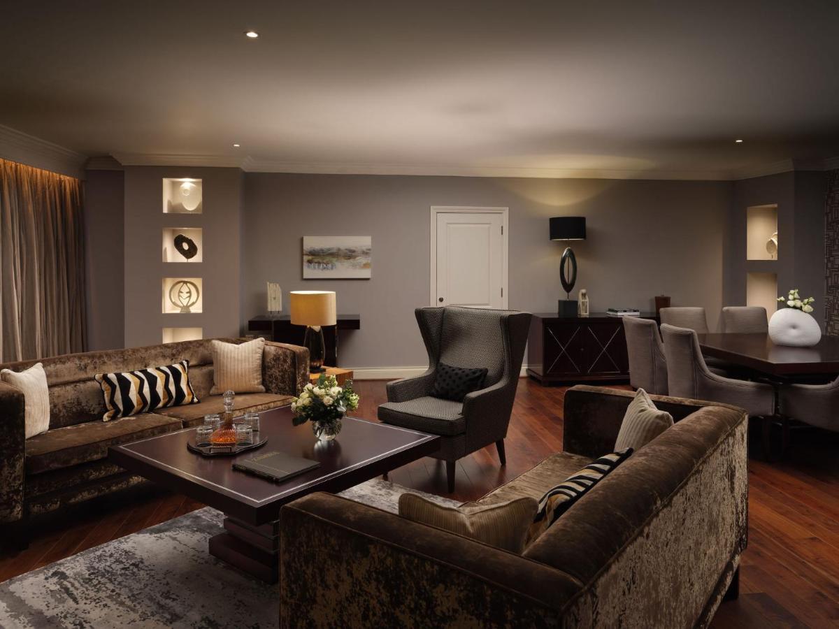 Hotel Lyrath Estate Kilkenny Exterior foto A living room in a suite at the Four Seasons Hotel, London